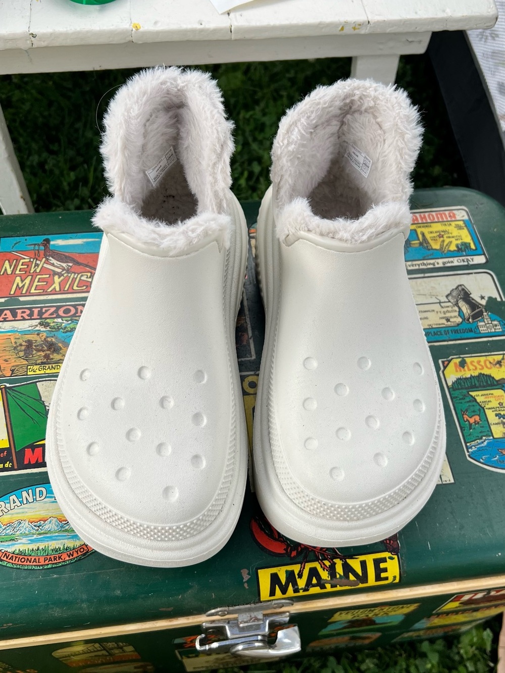 Womens Crocs white faux-Fur Lined Slip-On Clog size 8